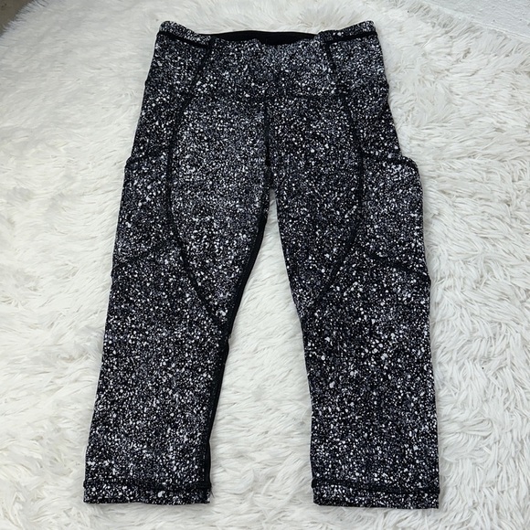 Lululemon Outrun 17" Crop Splatter White Black / Black - Picture 2 of 6